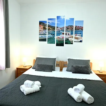 Διαμέρισμα Tinko, Hvar